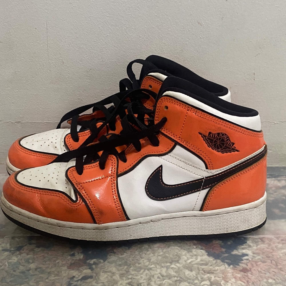 Used Nike Air Jordan Size Youth 7 High-Top Sneakers in Orange and White